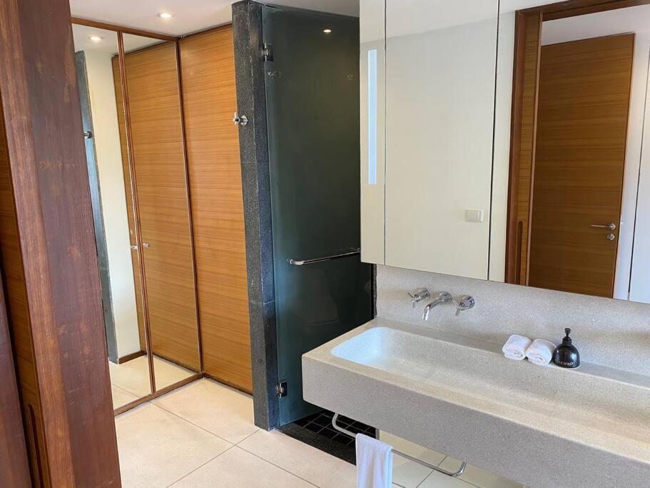 Beachfront 2 Bedroom Luxury Chava Apartment