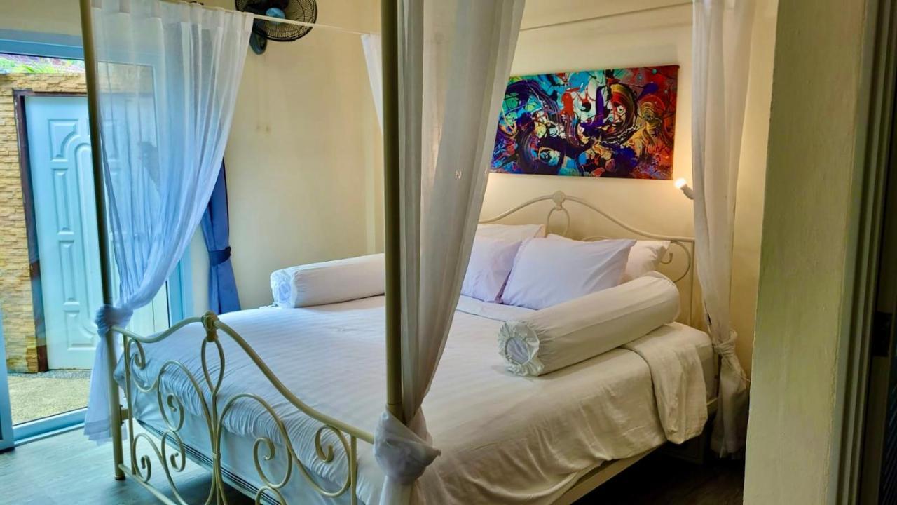 Sunshine And Diving School Nr 5 Bed & Breakfast