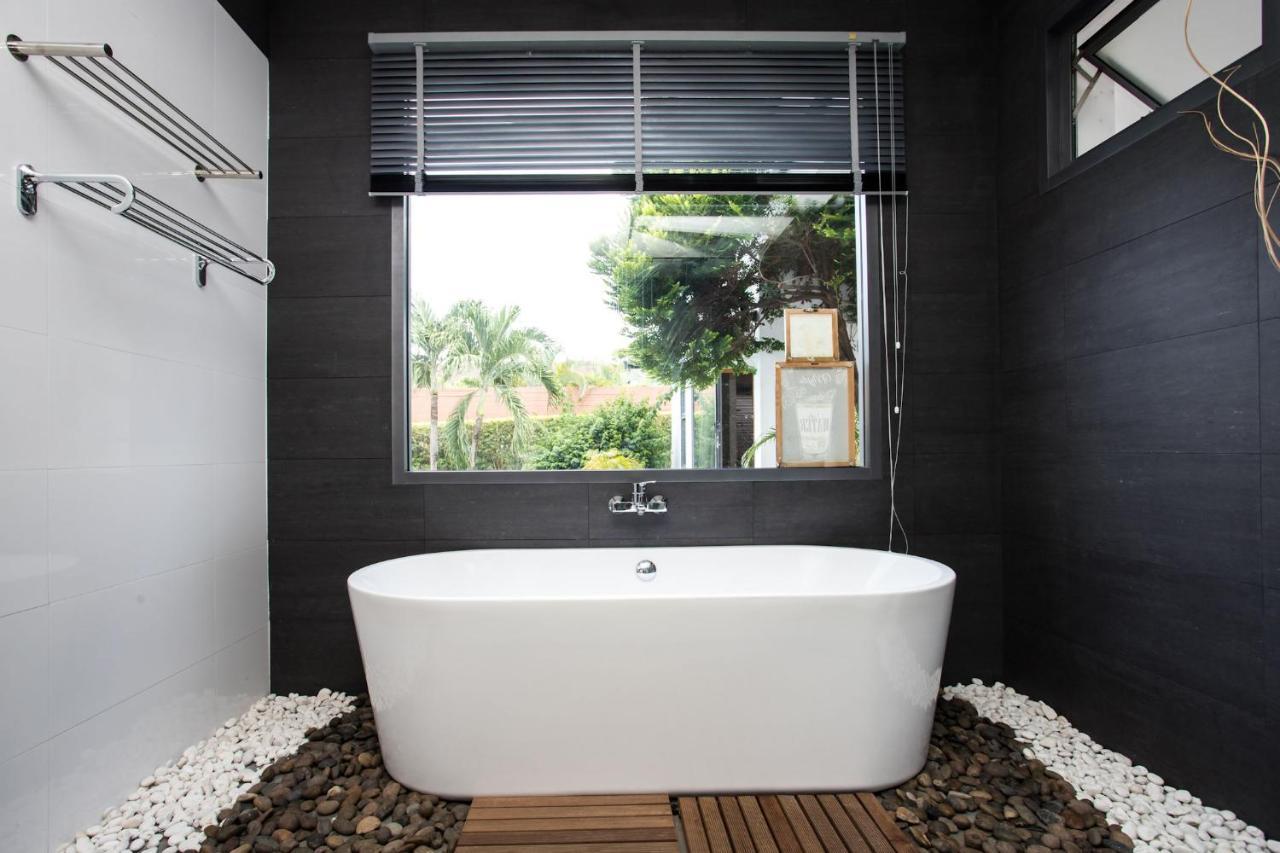Luxury 4br Virginie, Salt Pool, & Naiharn Villa