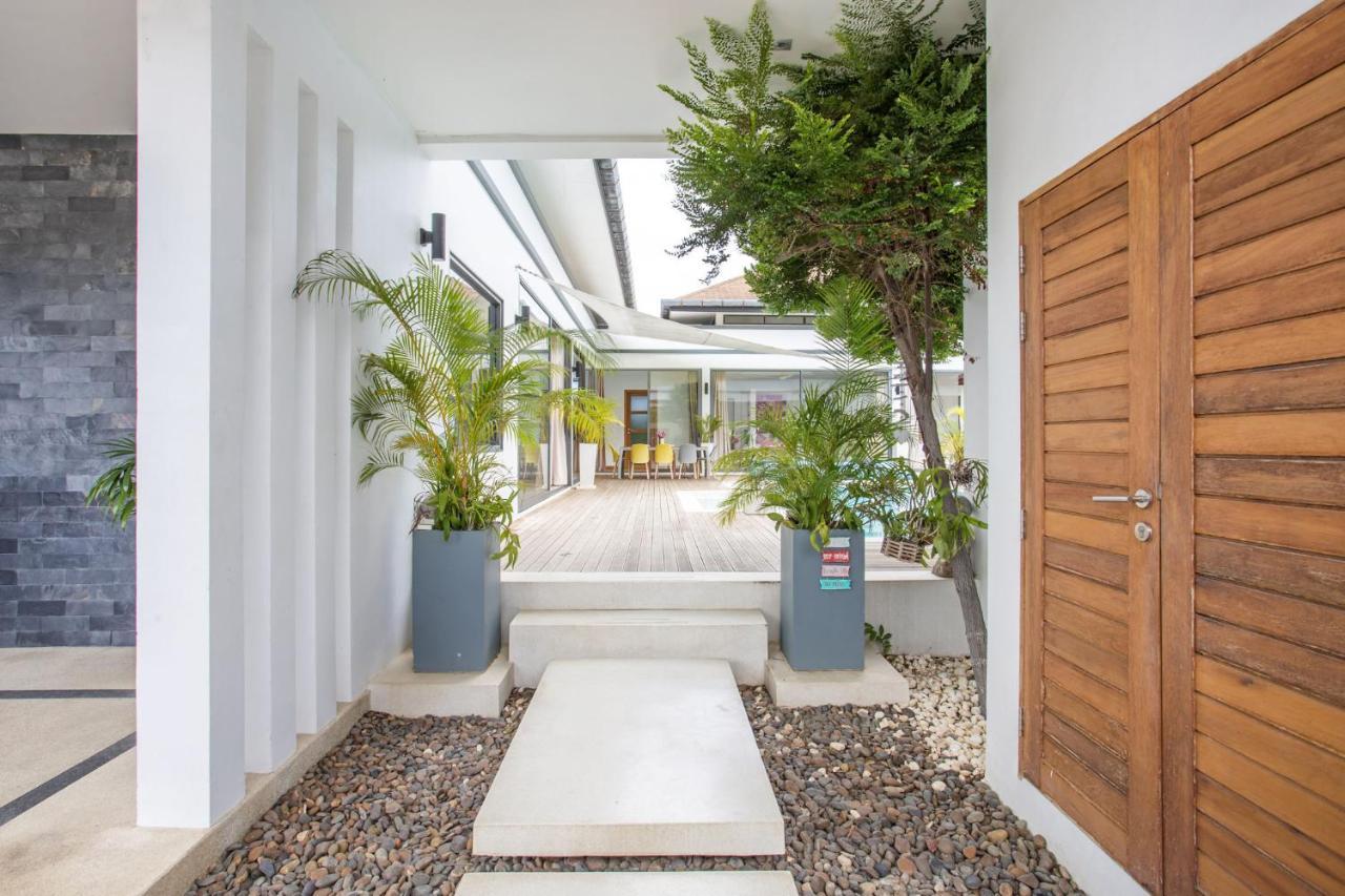 Luxury 4br Virginie, Salt Pool, & Naiharn Villa