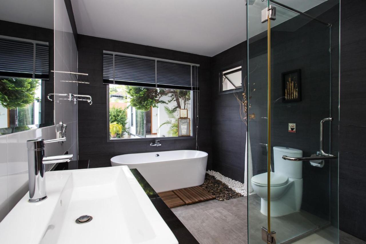 Luxury 4br Virginie, Salt Pool, & Naiharn Villa *