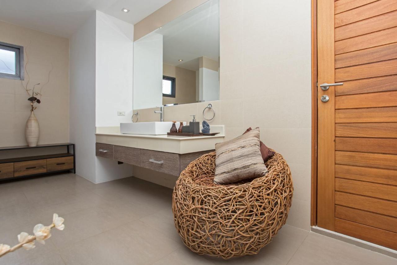 Villa Luxury 4br Virginie, Salt Pool, & Naiharn *