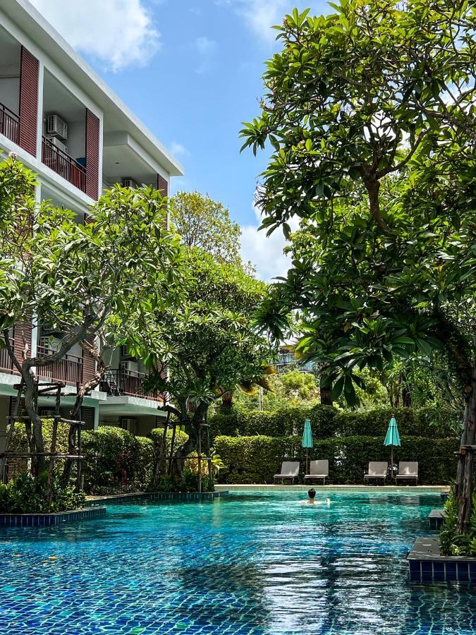 Apartamento The Title Rawai: Beachfront Condotel Rawai