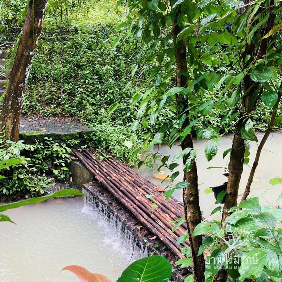 Baan Rai Me Rak Pa Khlok