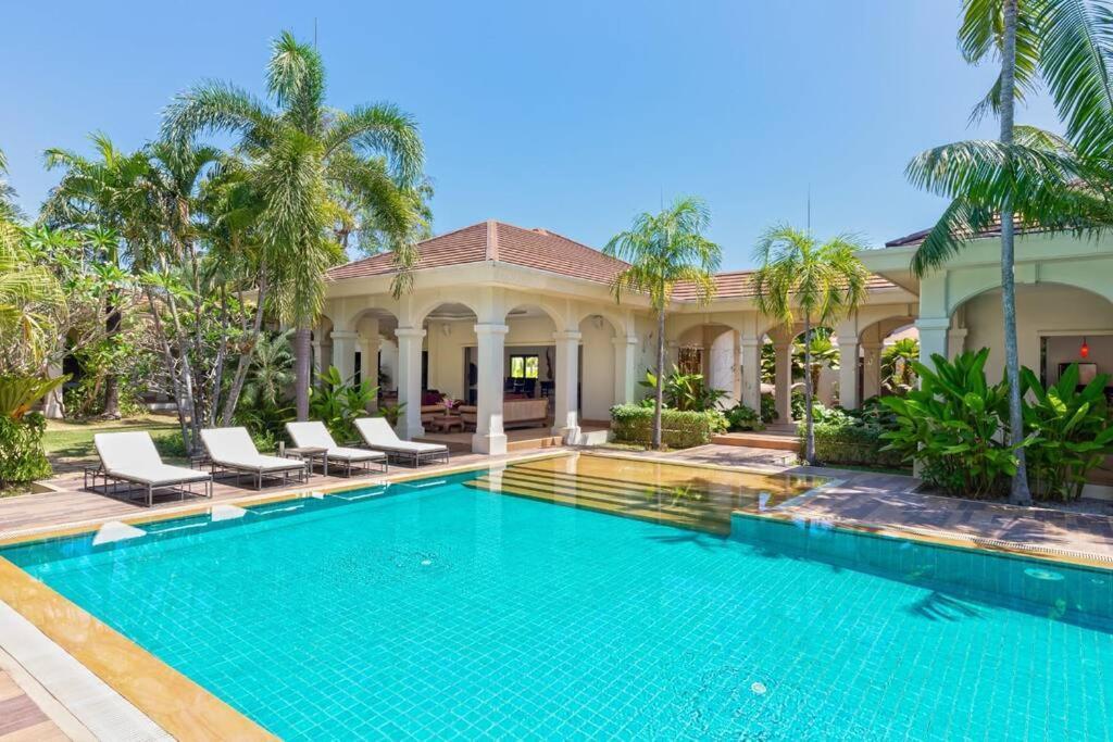 Villa La Hacienda - *