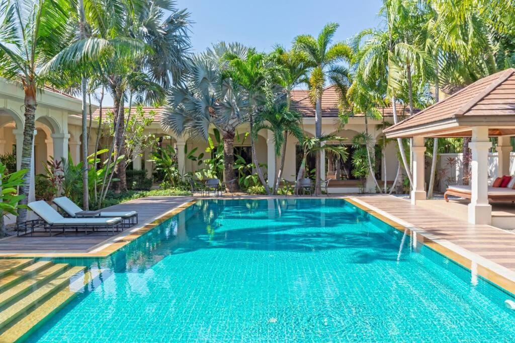 Villa La Hacienda - *