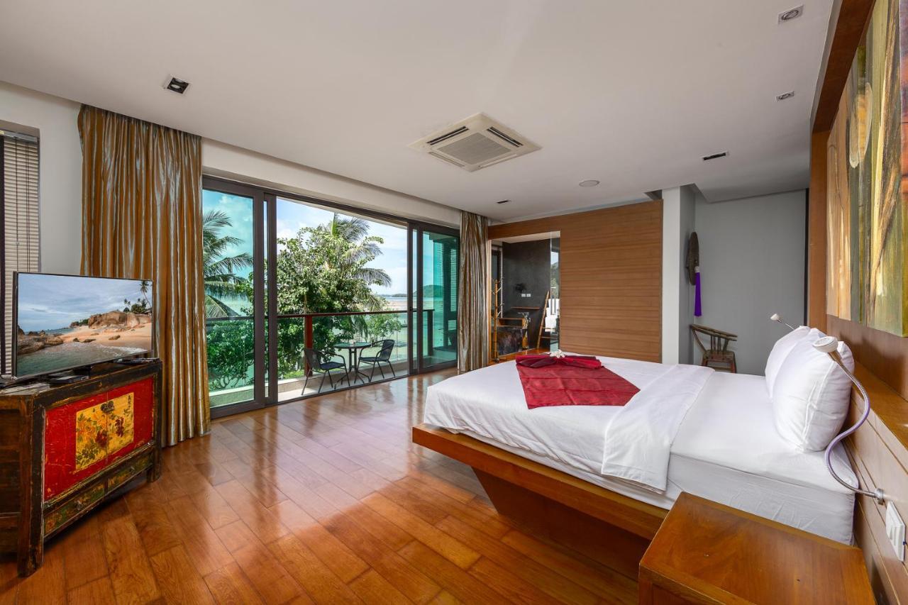 Eva X Goldstar Villa