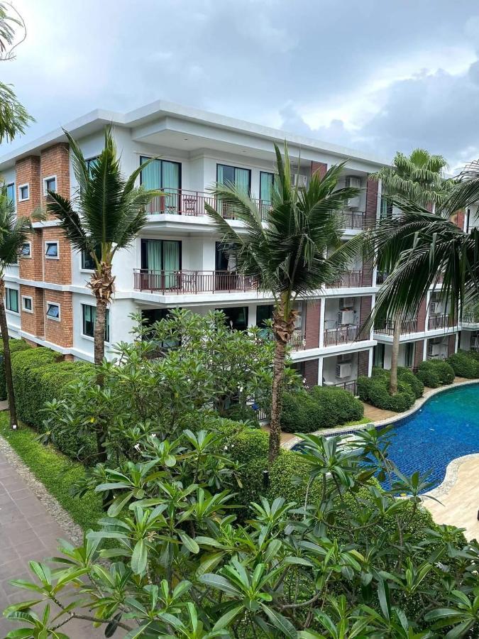 The Title West Wing Pool Access Aparment *