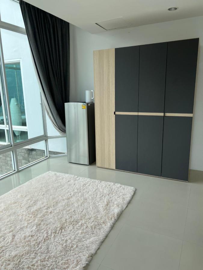 The Chu Cafe / Apartment Nai Harn