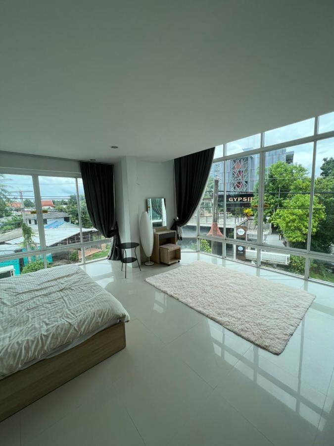 The Chu Cafe / Apartment