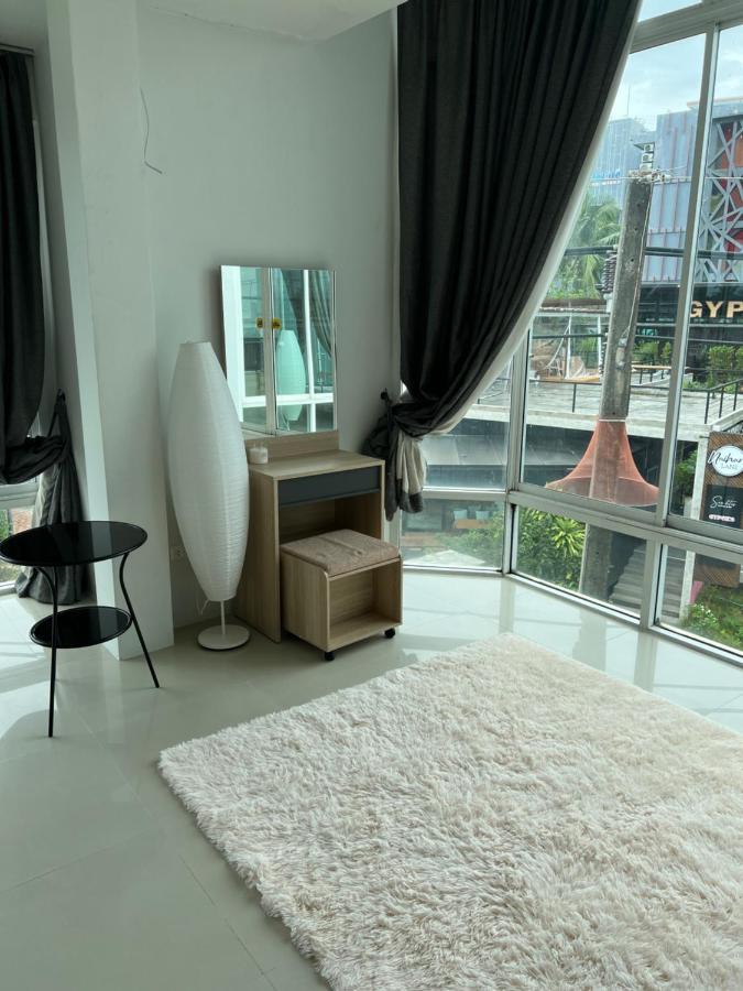 Apartment The Chu Cafe / Nai Harn
