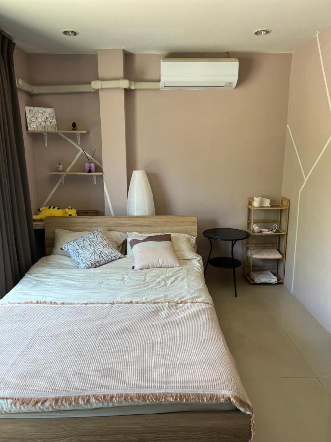 Apartment The Chu Cafe / Nai Harn