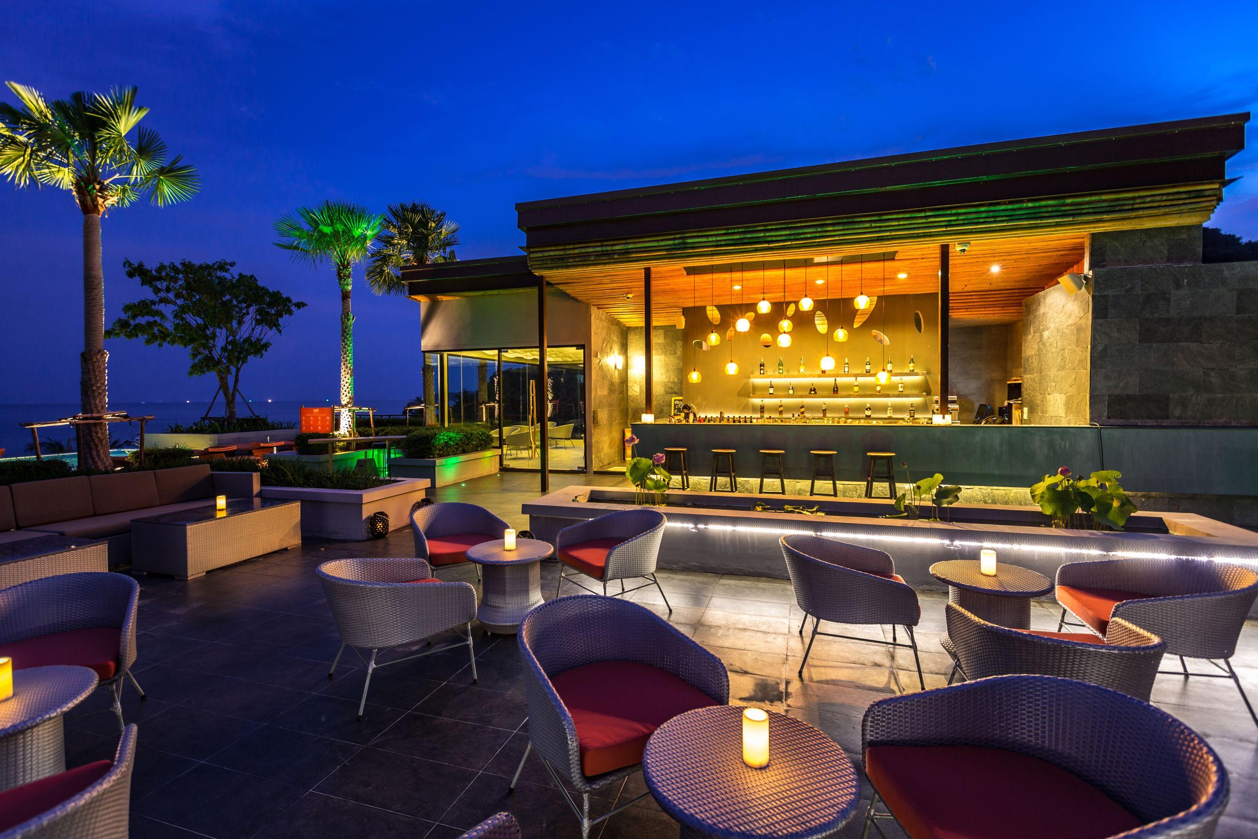 Bandara Resort, Phuket Hotel 4*