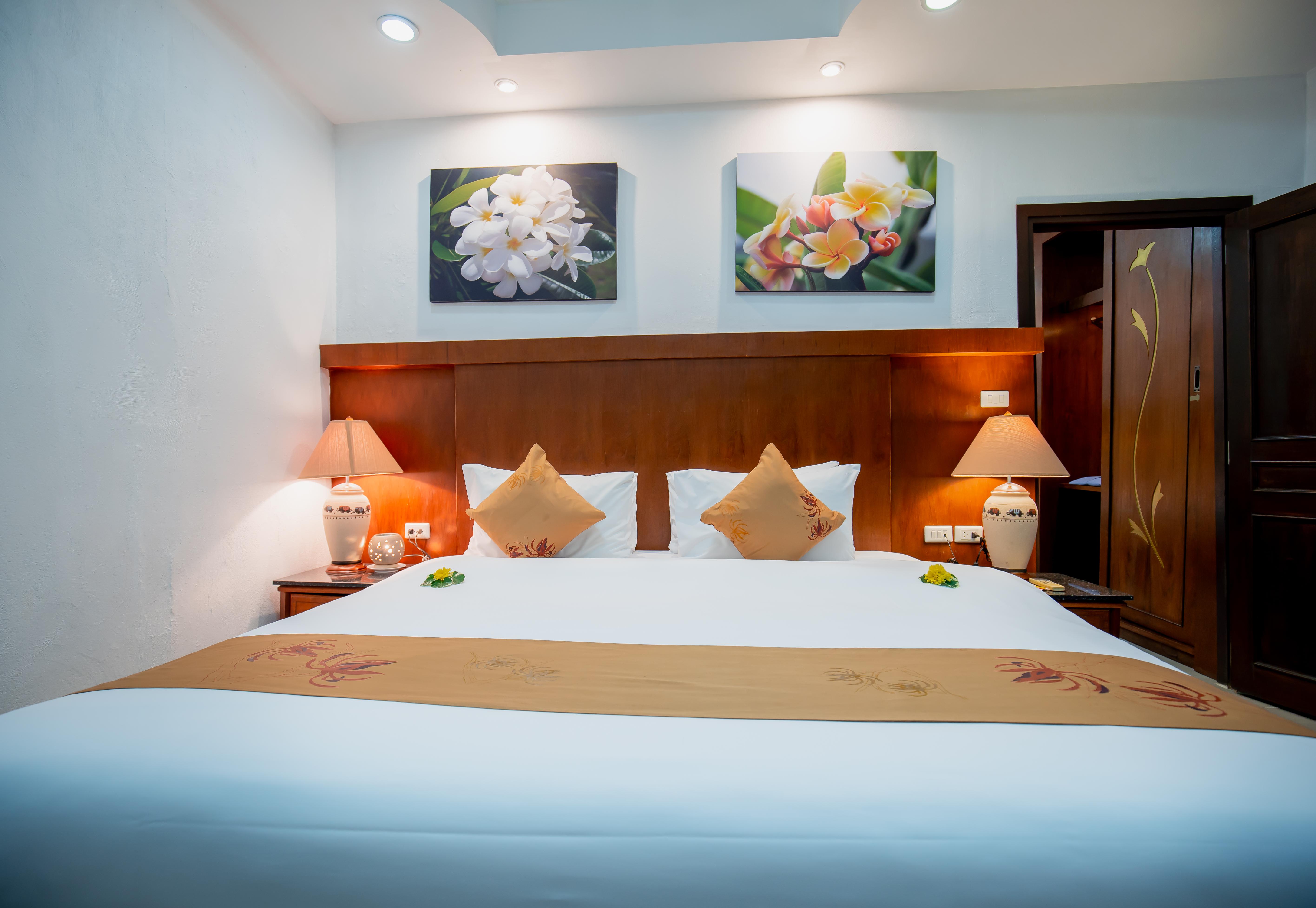 Hyton Leelavadee Hotel 4*