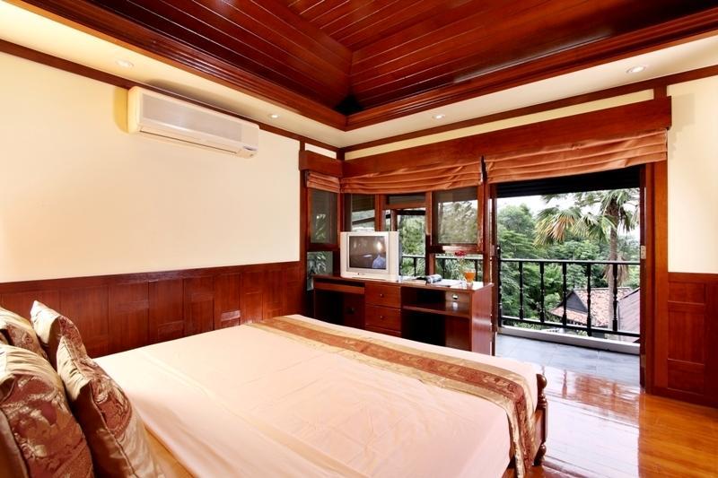 Hill Estate 3 *