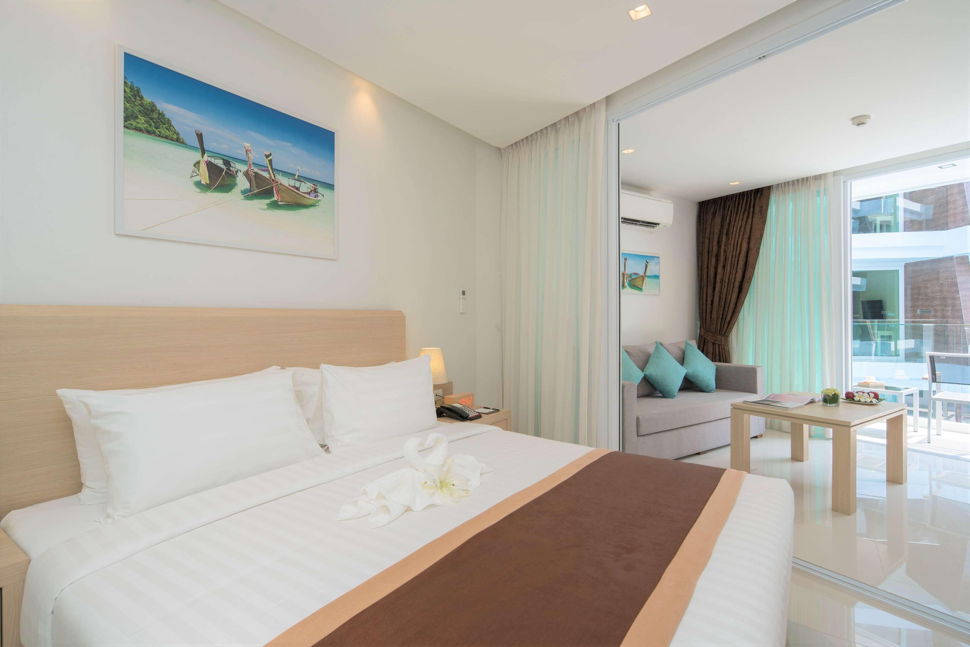 Hotel The Beachfront Phuket 5*