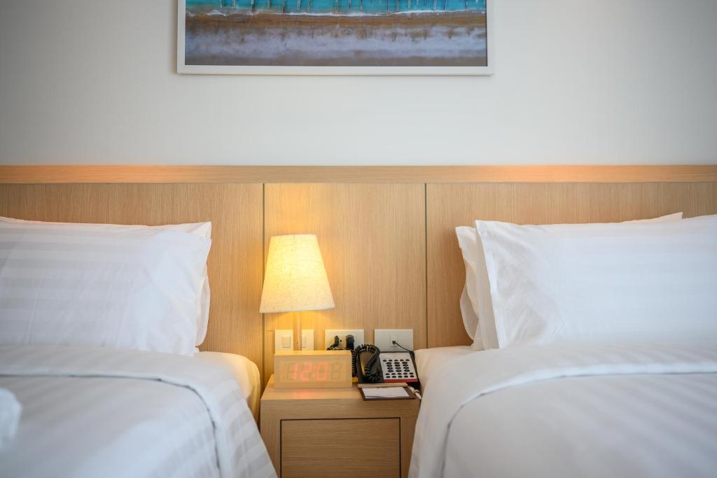 Hotel The Beachfront Phuket Rawai