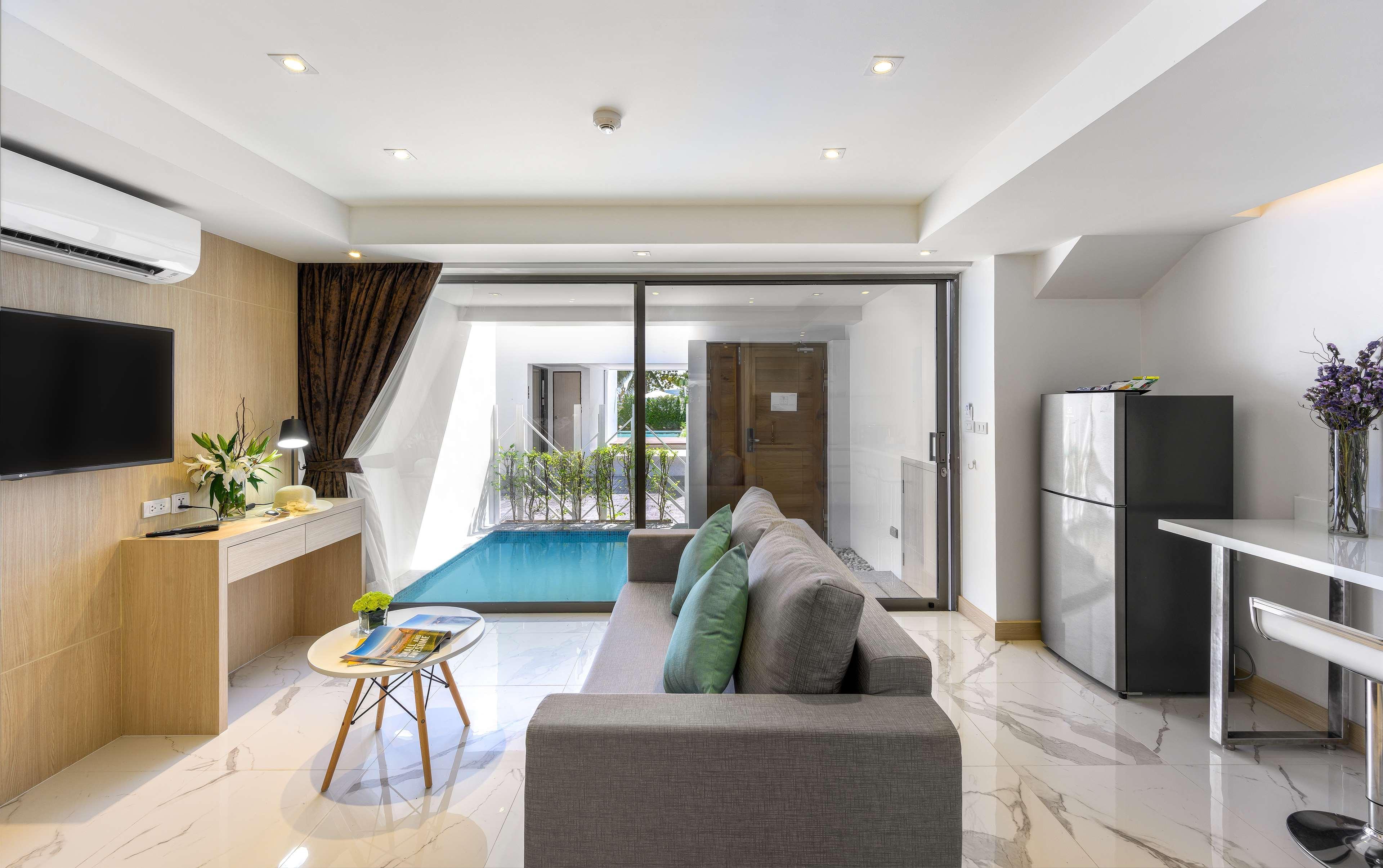 Hotel The Beachfront Phuket