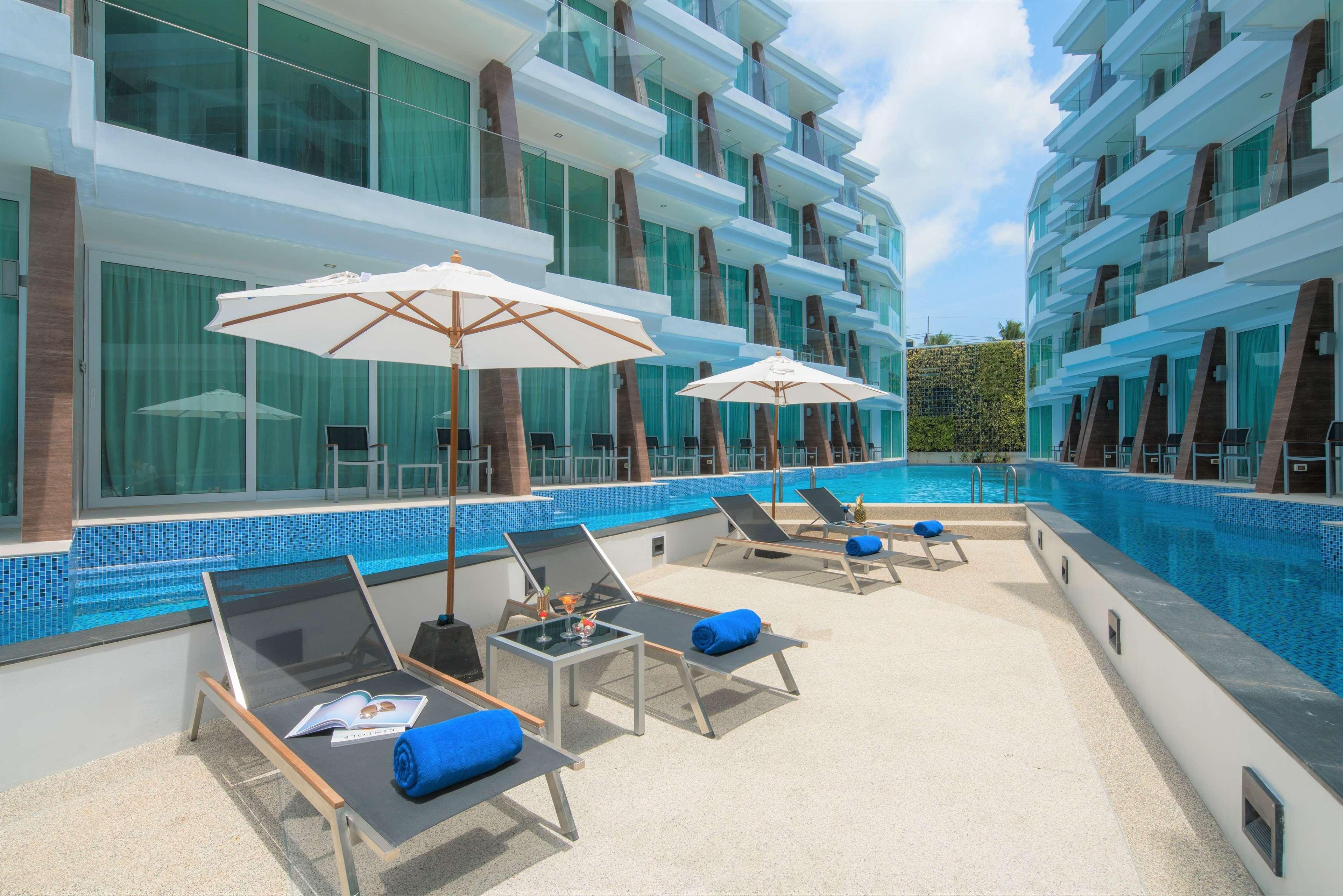 Hotel The Beachfront Phuket