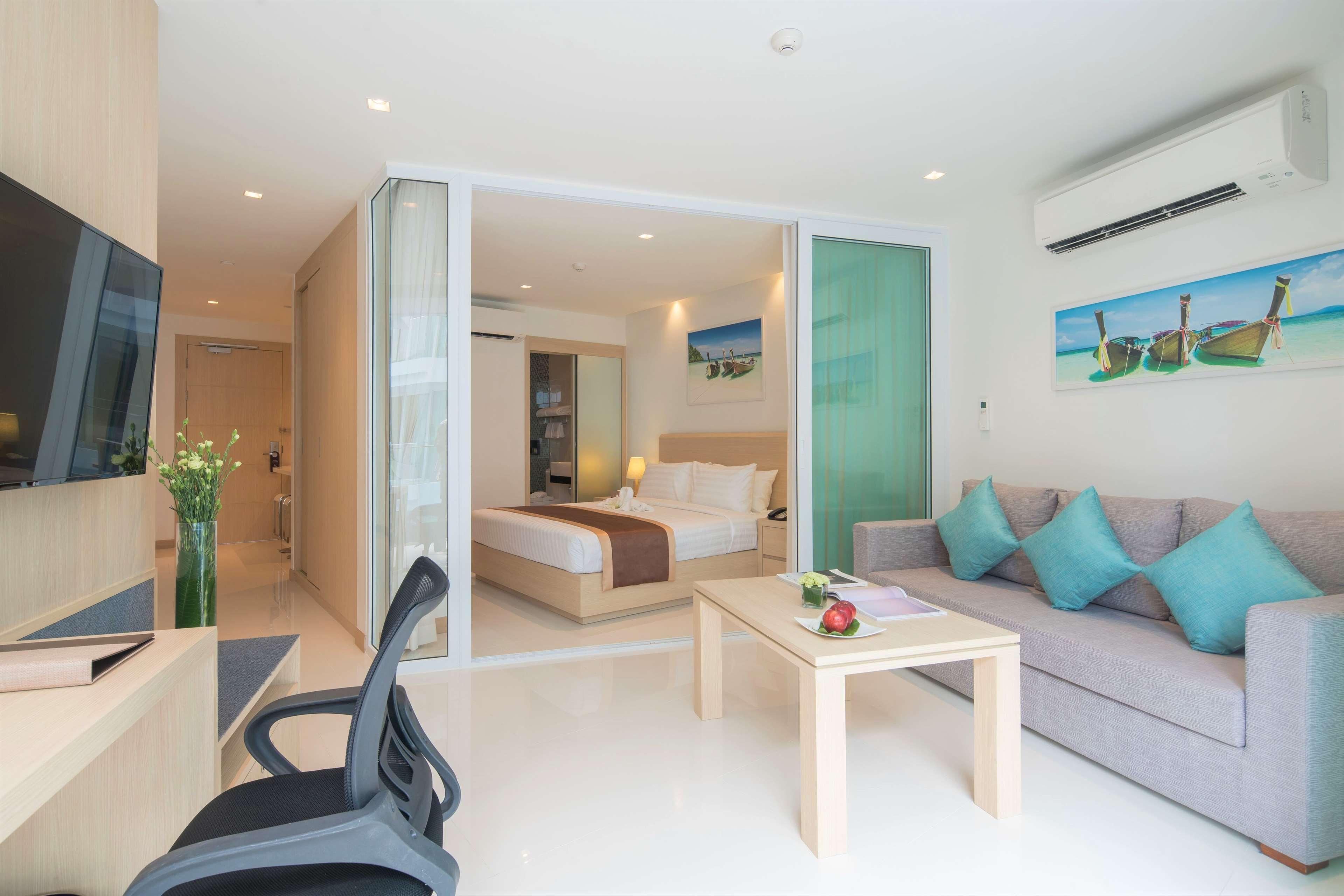 Hotel The Beachfront Phuket