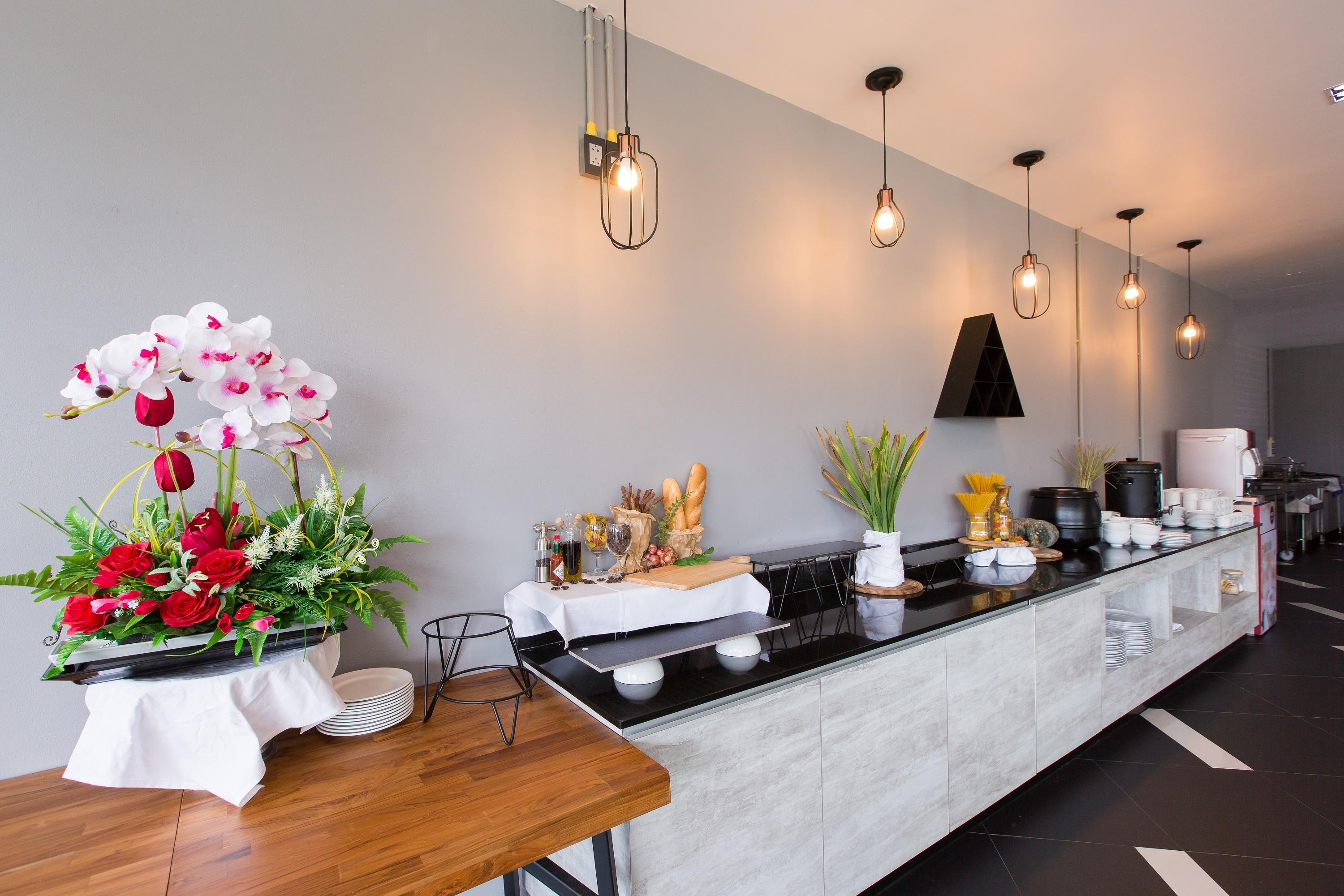 Maya Phuket Airport Hotel-naiyang Hotel 4*