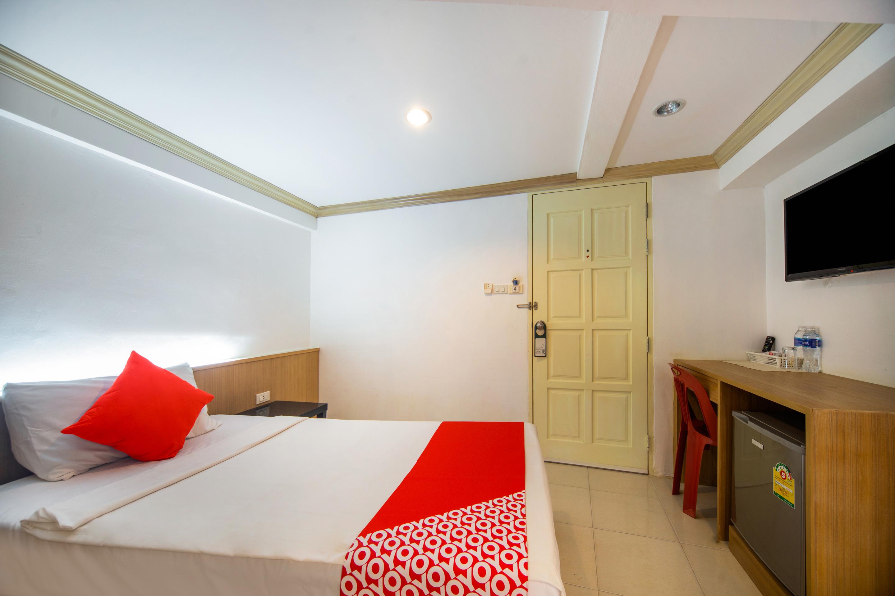 Oyo 232 Hometel Hotel 3*