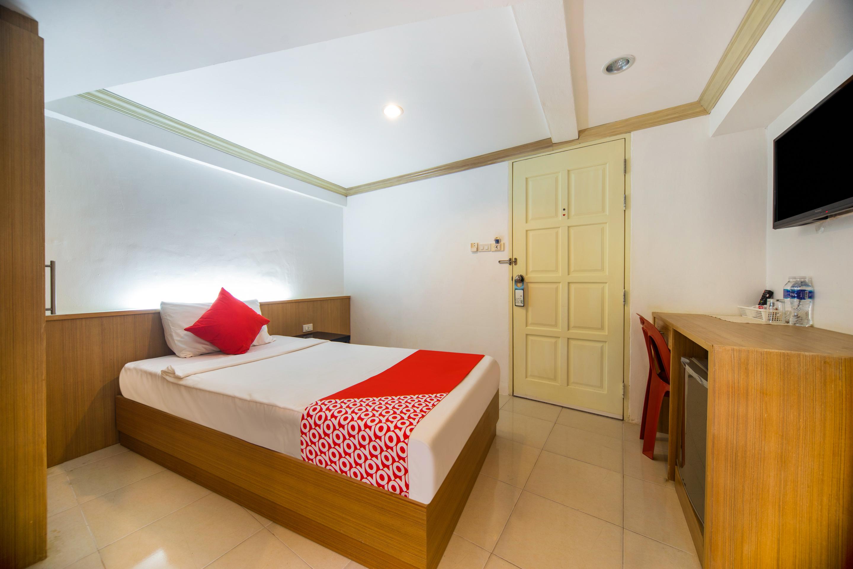 Oyo 232 Hometel Hotel 3*