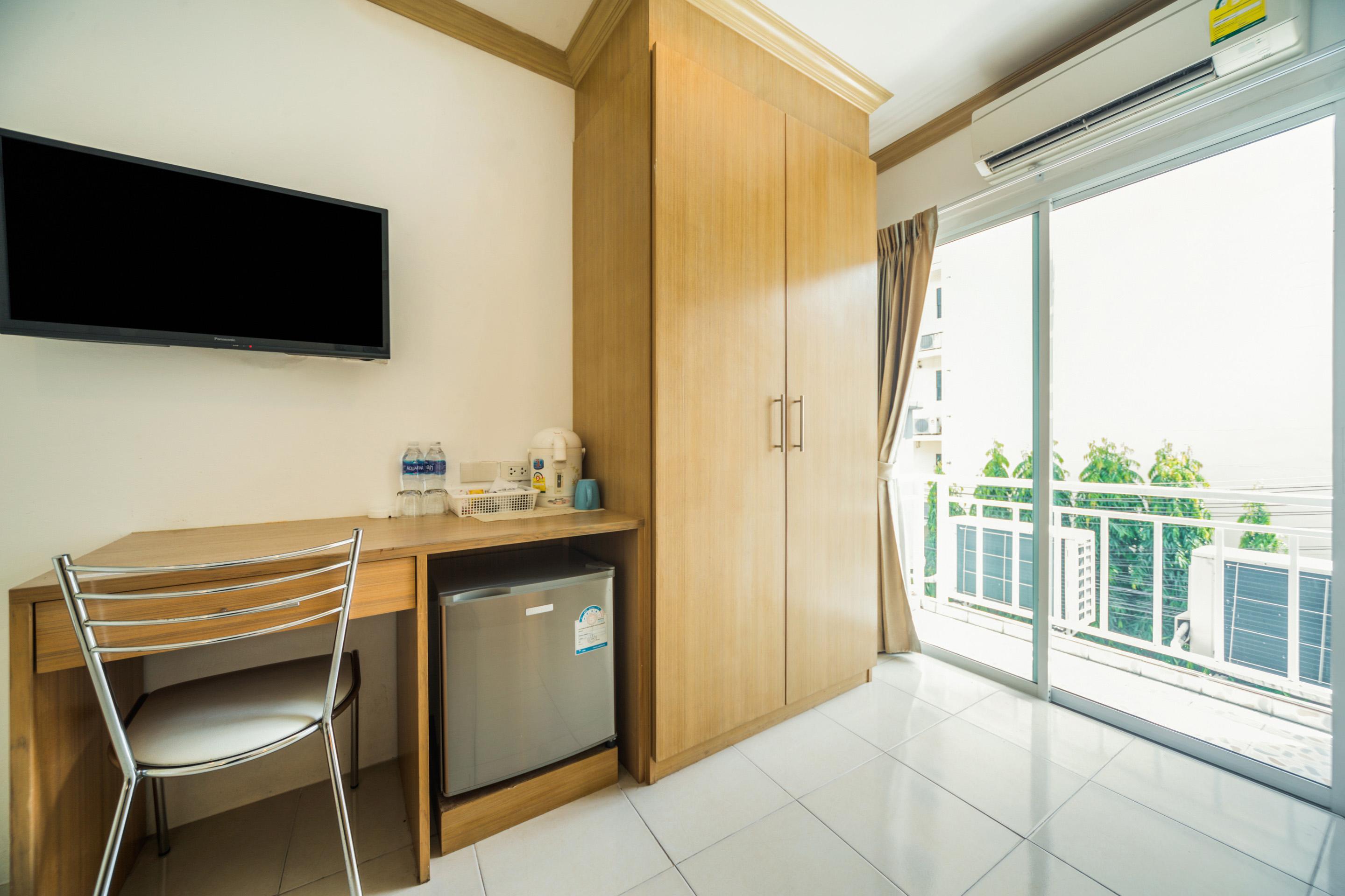 Oyo 232 Hometel Hotel 3*