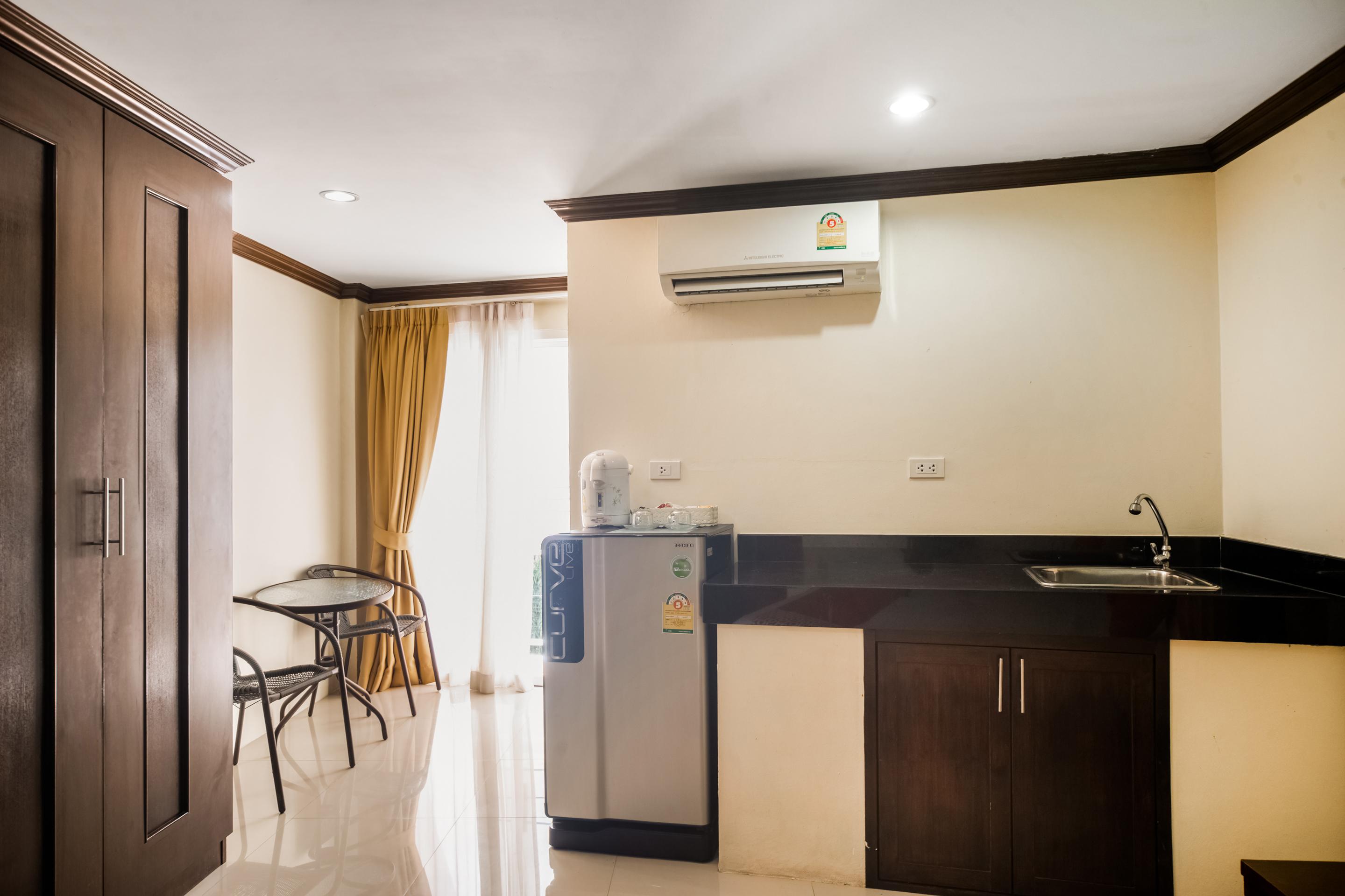 Oyo 232 Hometel Hotel 3*