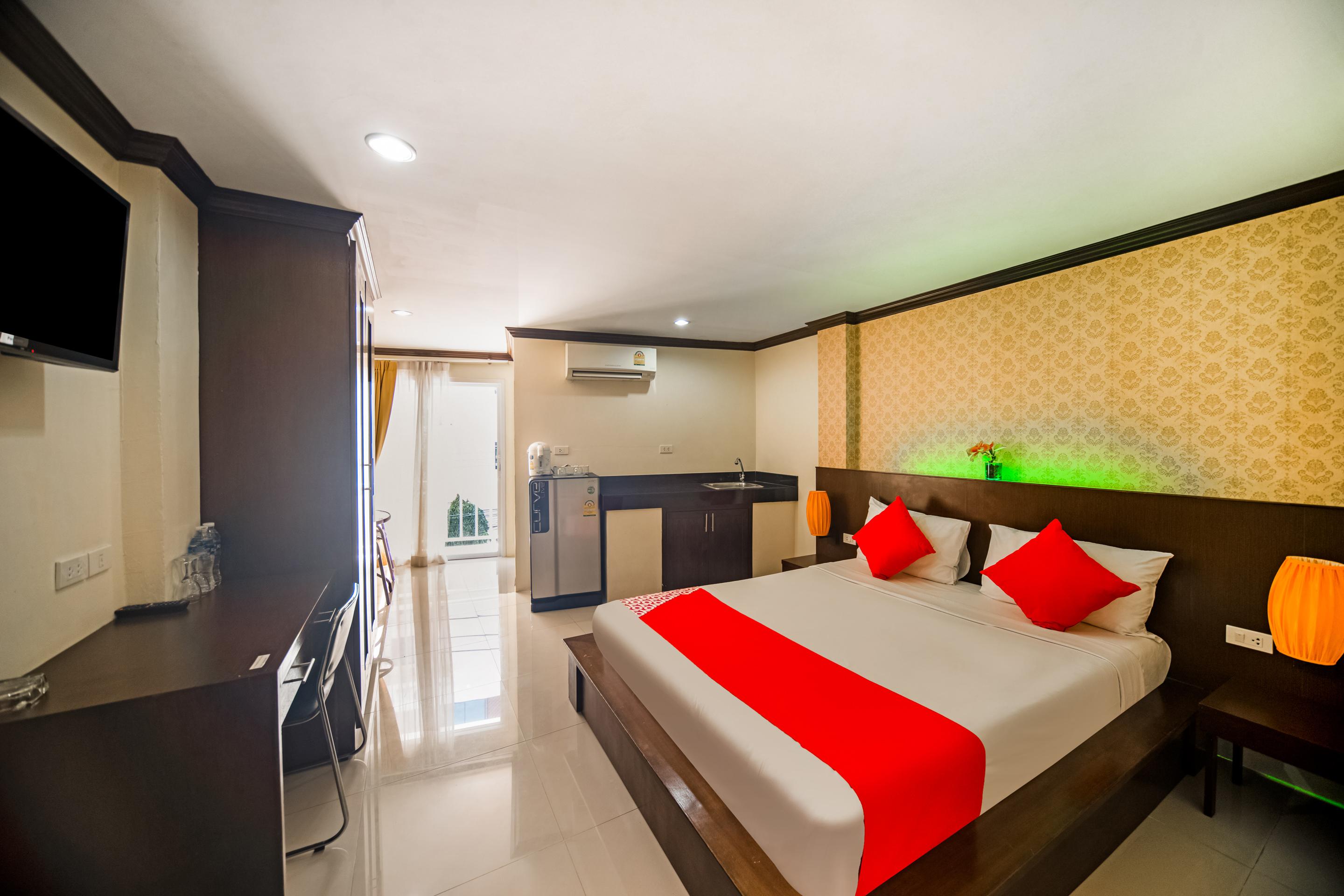 Oyo 232 Hometel Hotel Patong