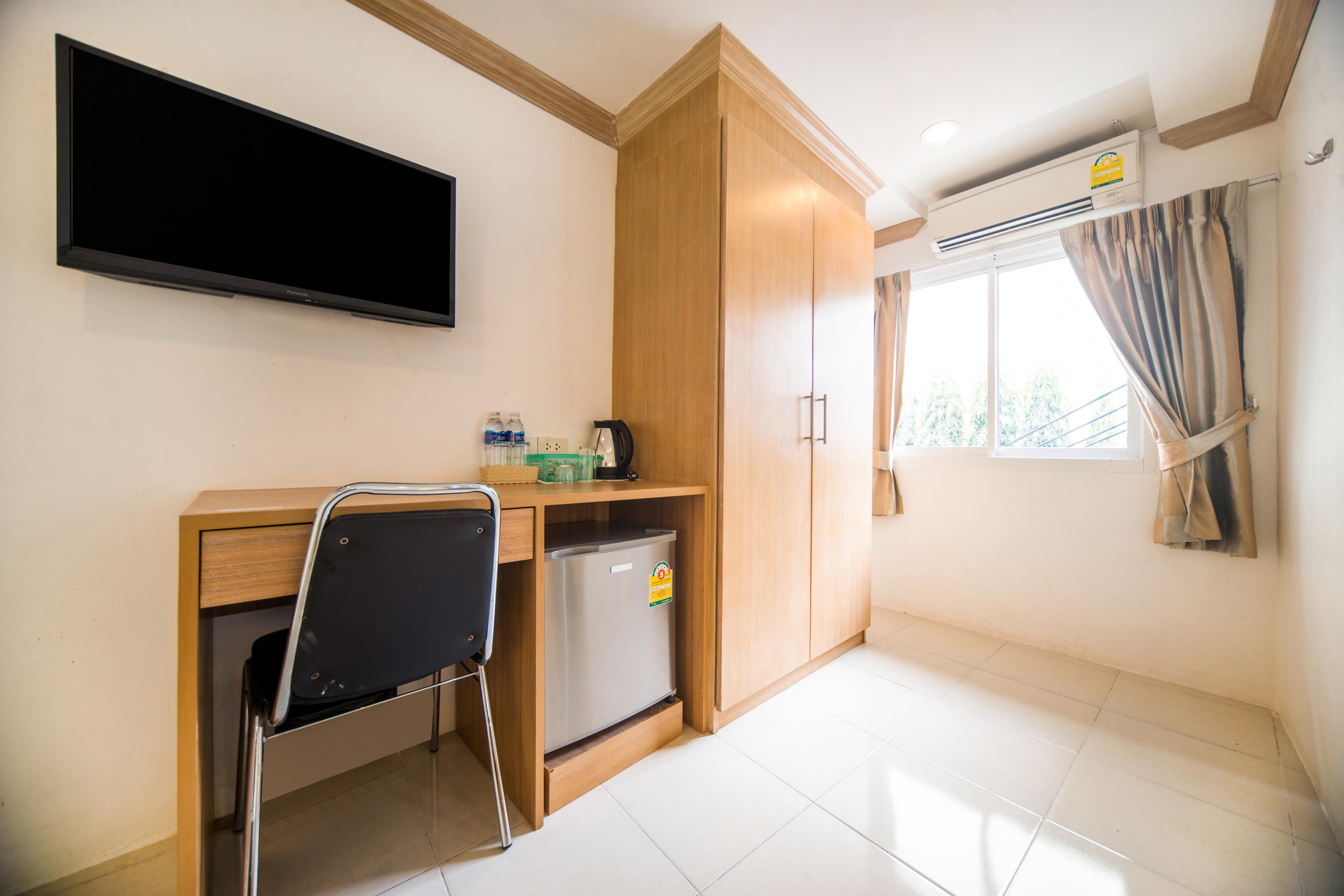 Oyo 232 Hometel Hotel Patong