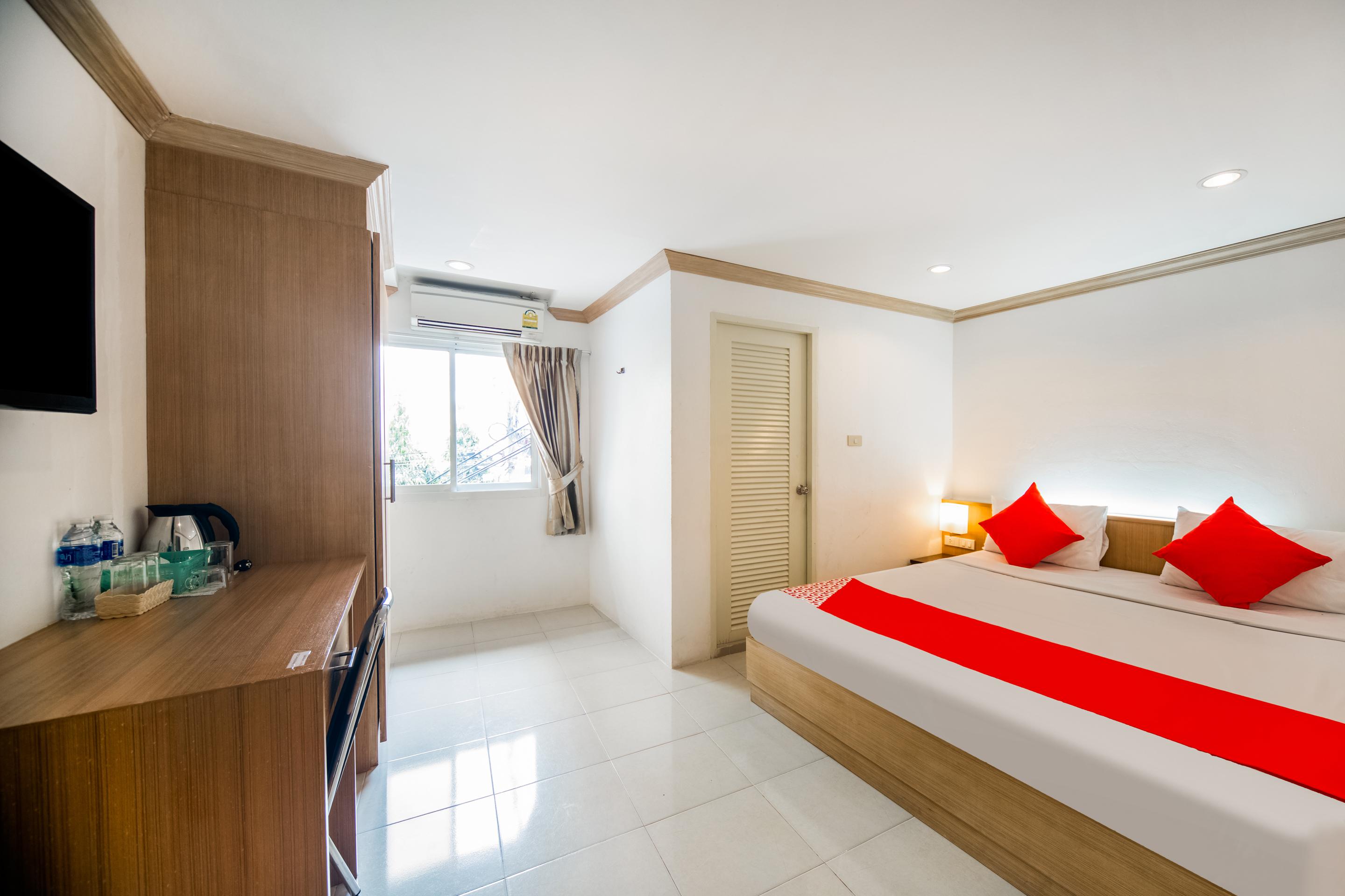 Oyo 232 Hometel Hotel