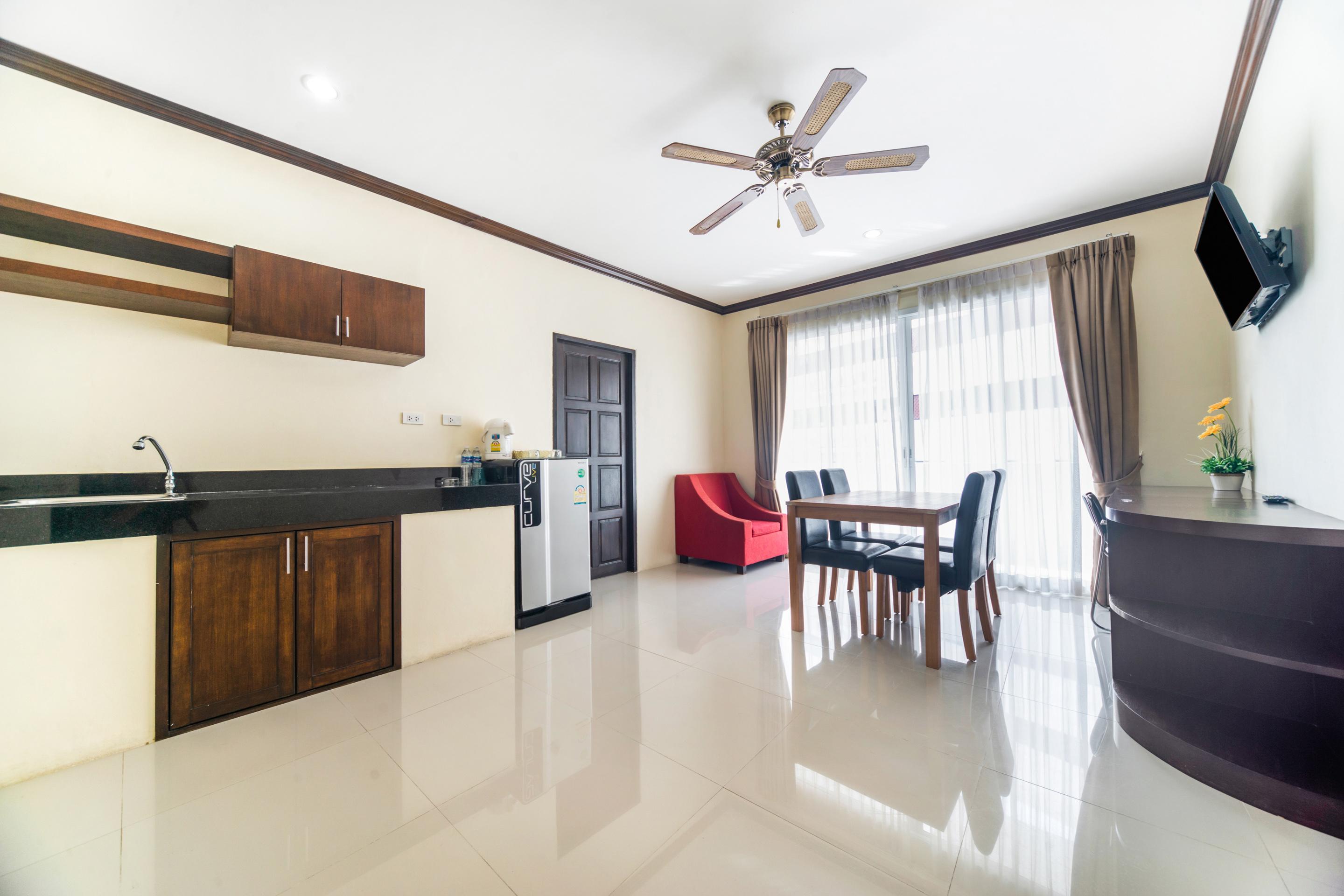 Oyo 232 Hometel Hotel Patong