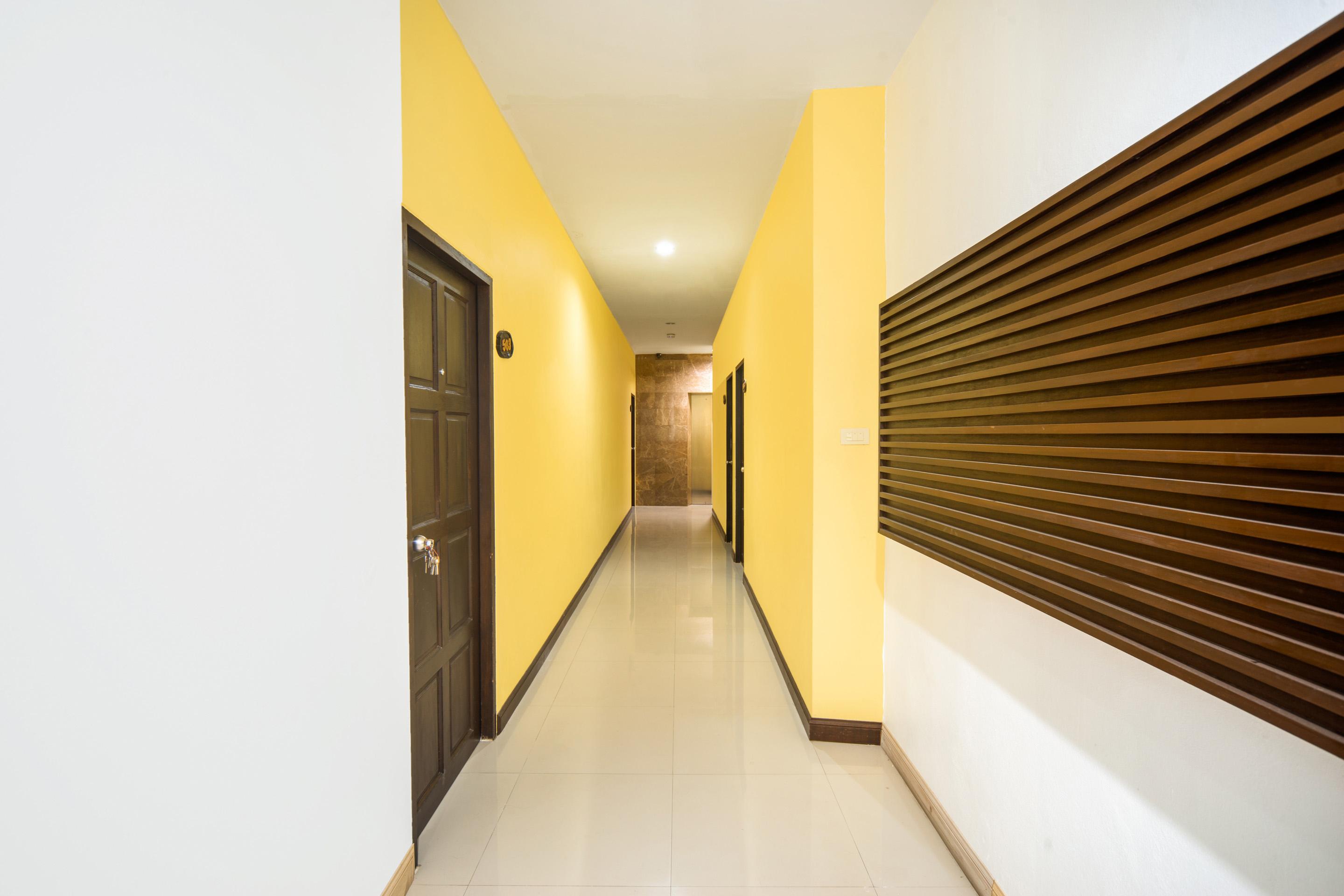Oyo 232 Hometel 3*