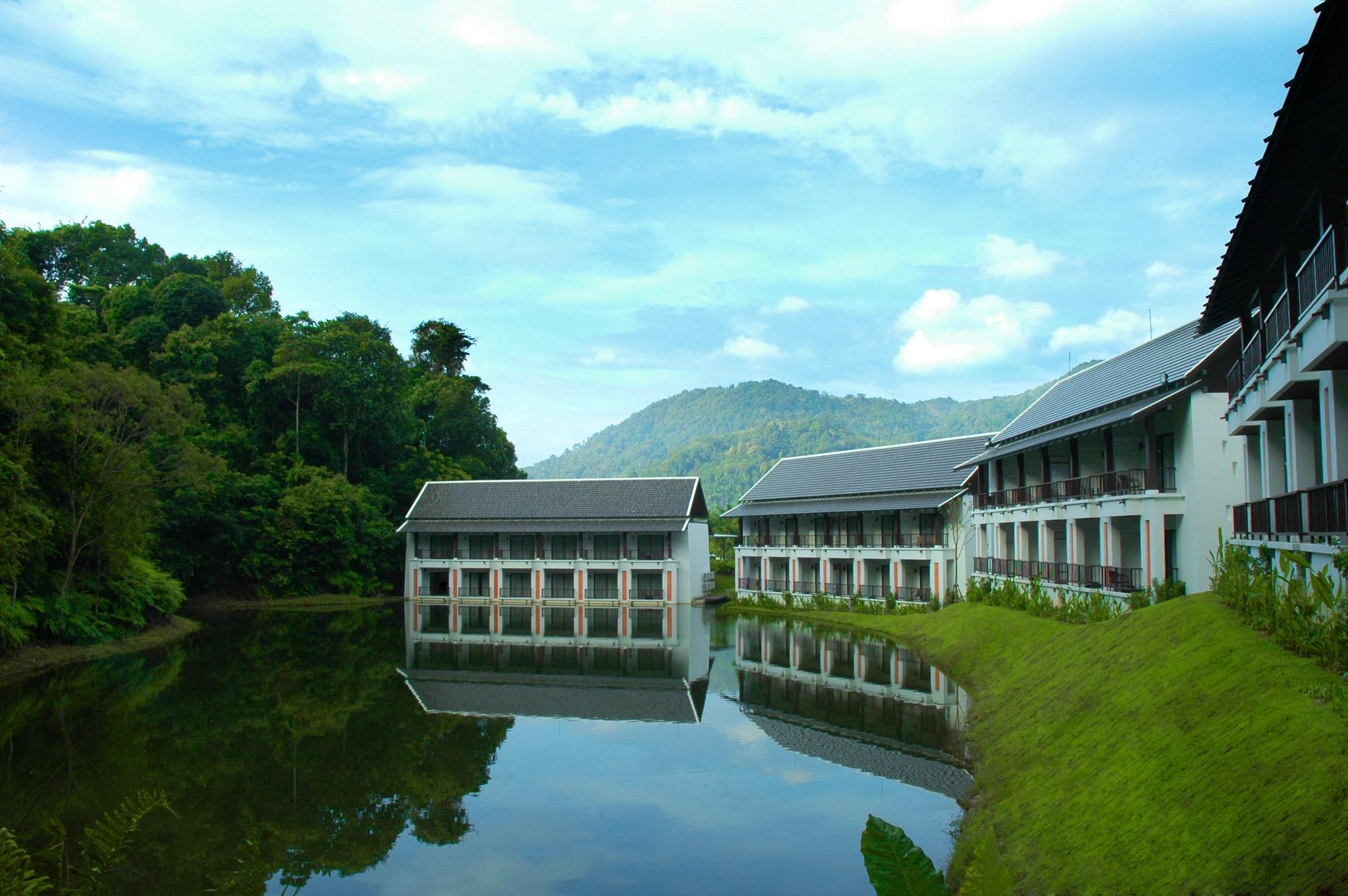 Tinidee Golf Phuket - Sha Extra Hotel 4*