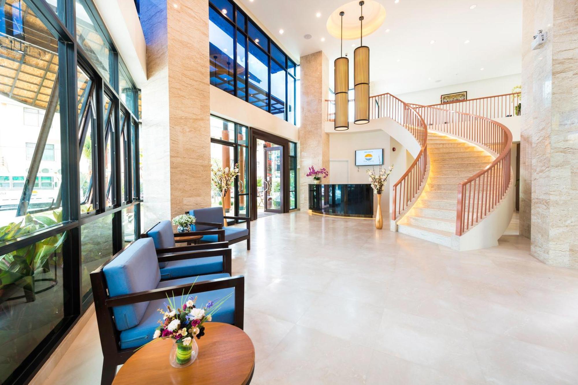 Hotel The Lunar Patong