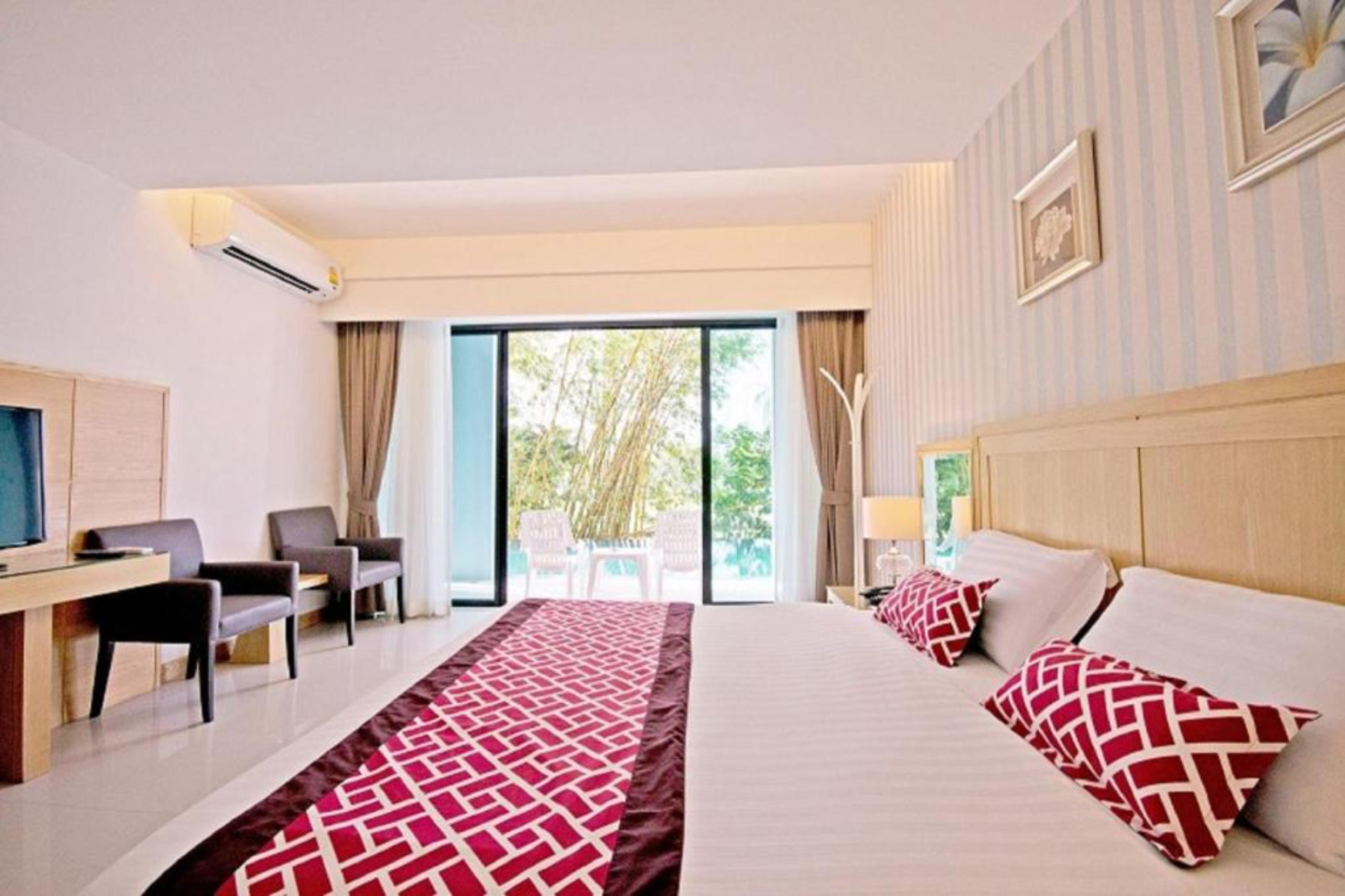 Hotel The Par Phuket Sha Kathu