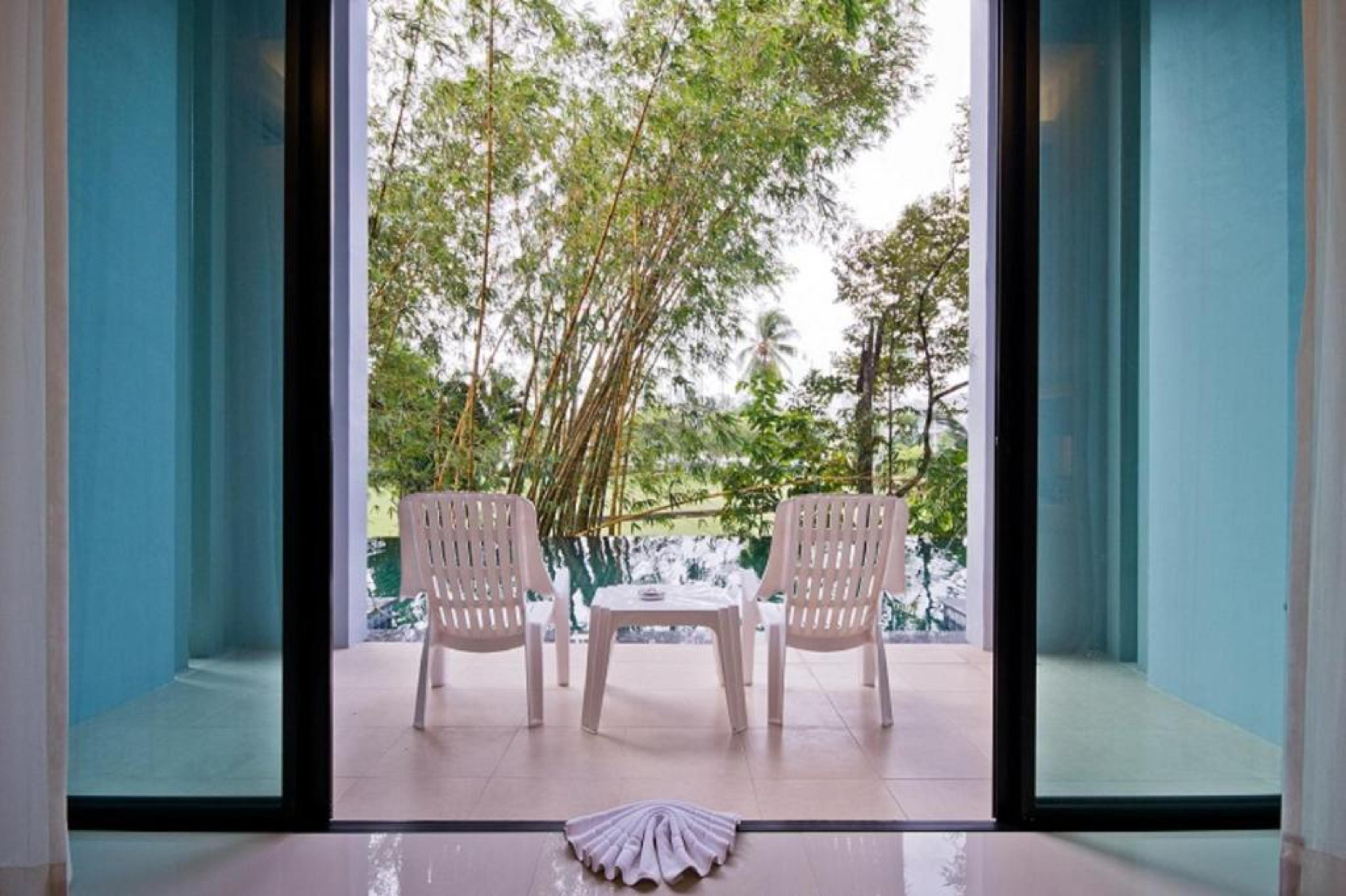 Hotel The Par Phuket Sha