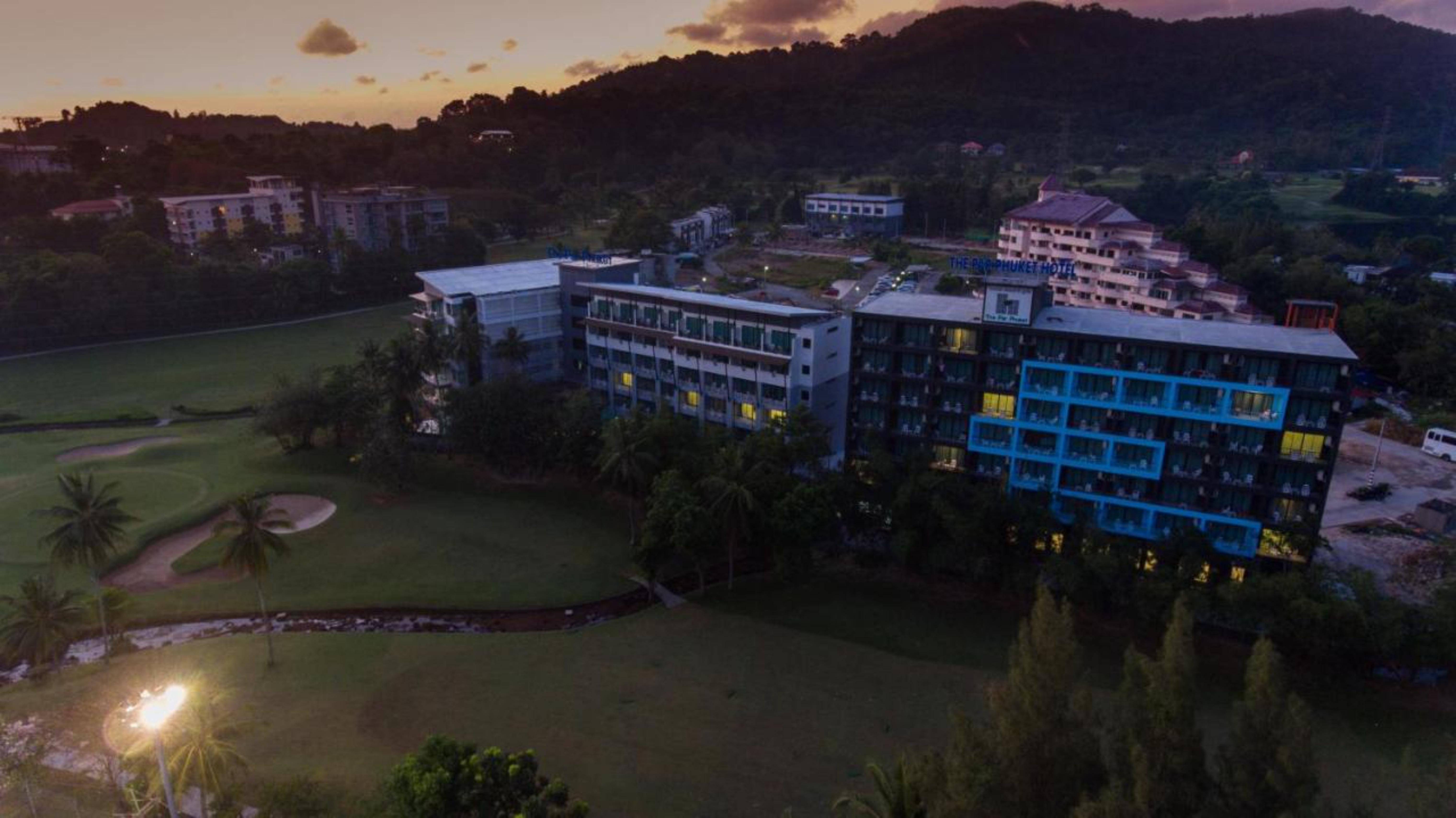 Hotel The Par Phuket Sha