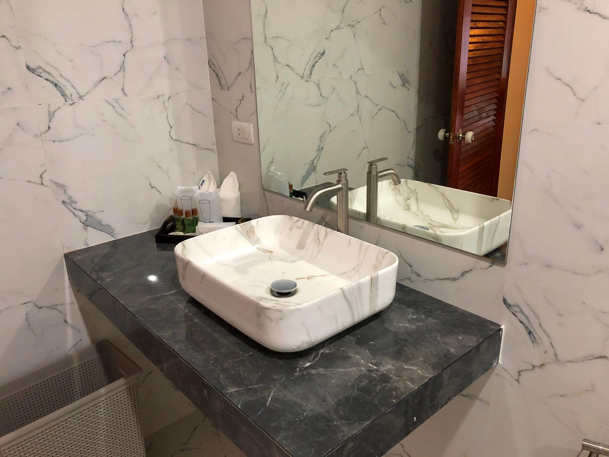 Ginis By Zuzu Hotel 3*