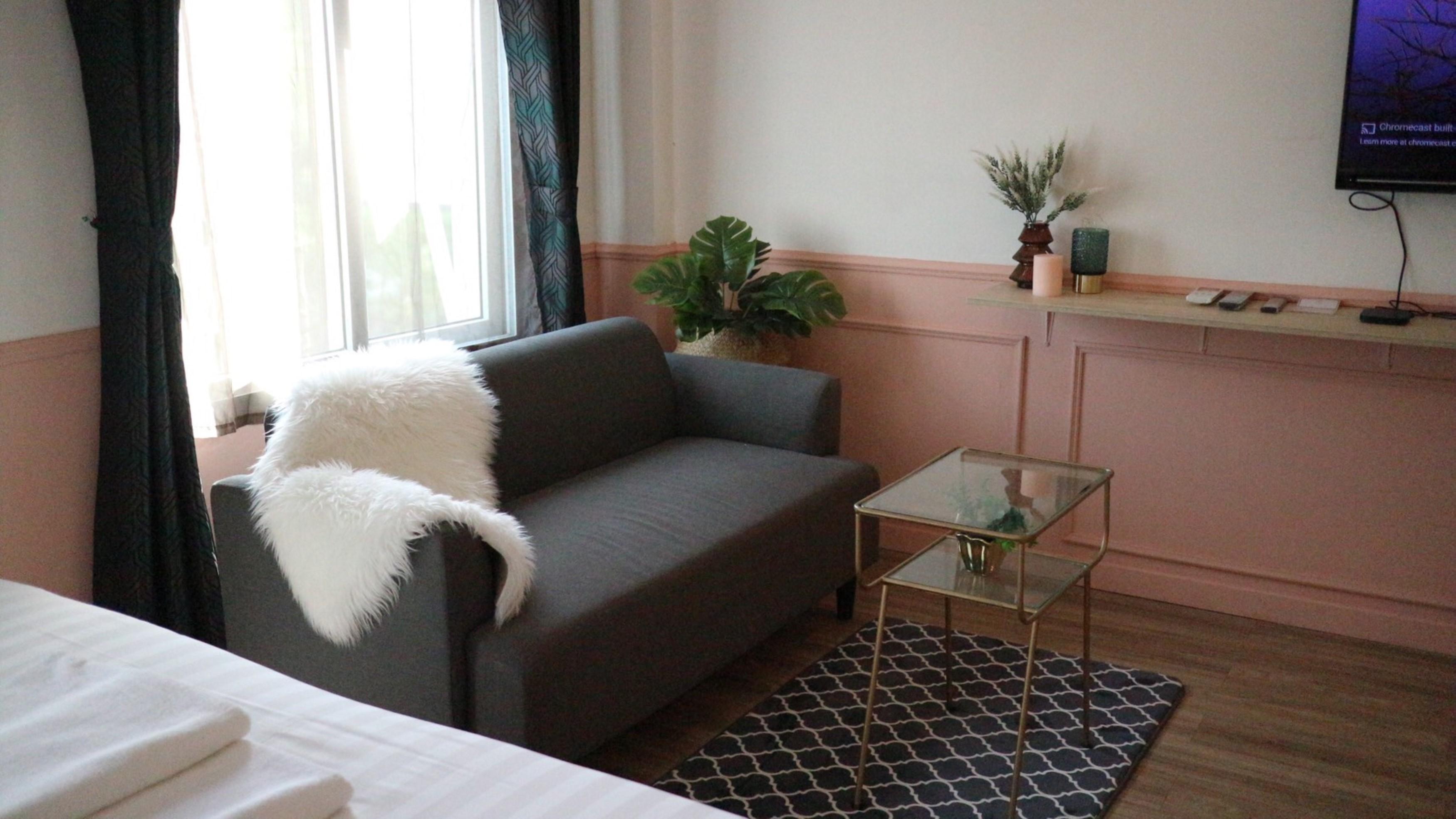 Isara Boutique And Cafe
