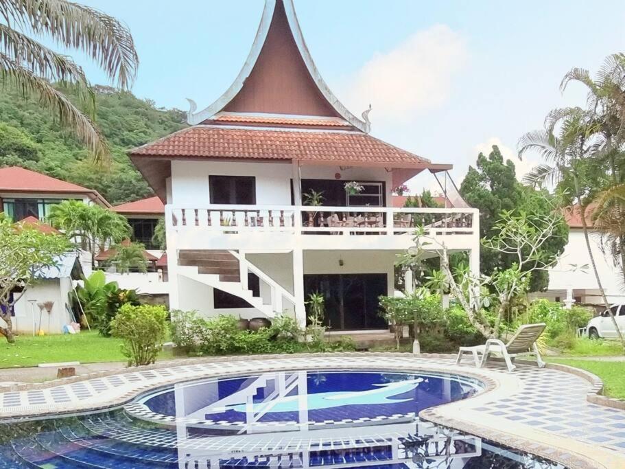 Lovely 2-bedroom With Pool *
