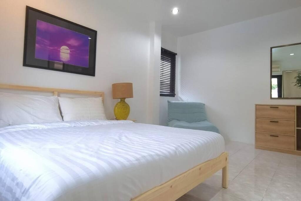 Lovely 2-bedroom With Pool *
