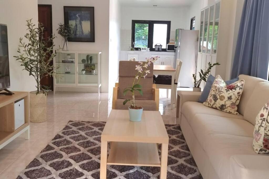 Apartment Lovely 2-bedroom With Pool