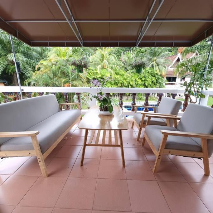 Lovely 2-bedroom With Pool Apartment *