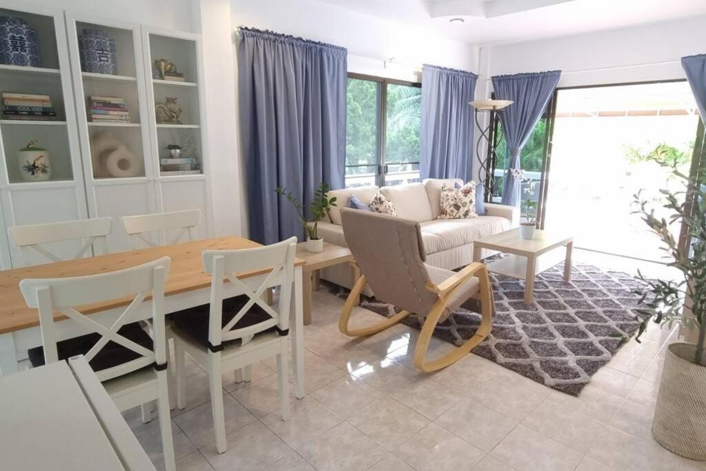 Apartment Lovely 2-bedroom With Pool *