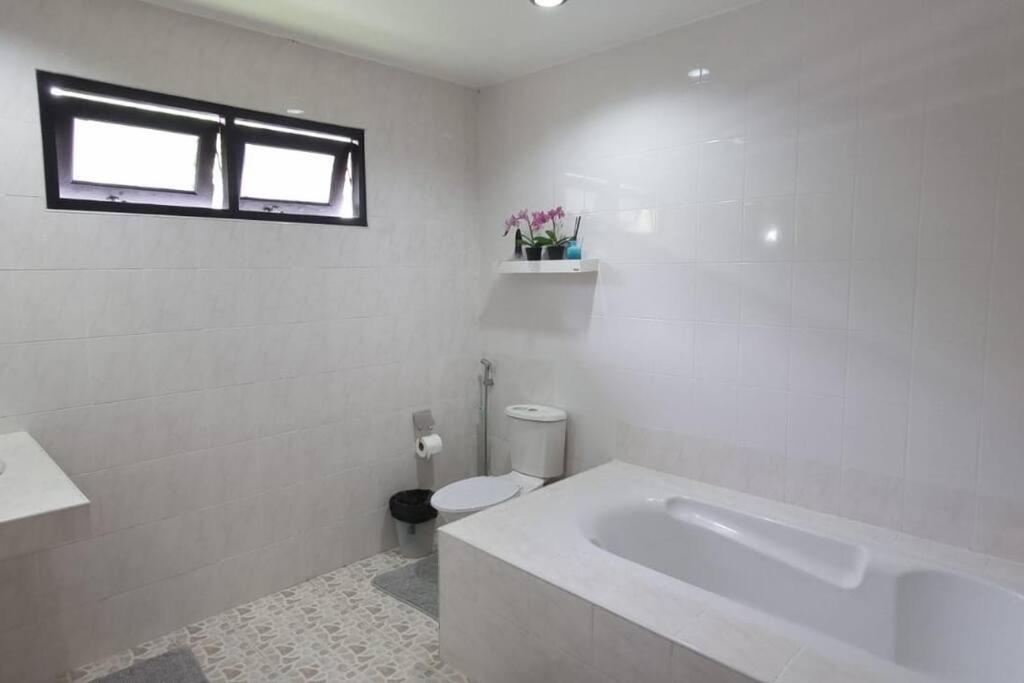 Lovely 2-bedroom With Pool Apartment