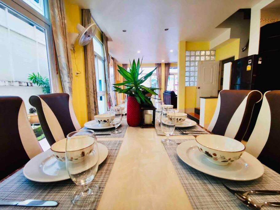 Spacious 4 Bedroom Vacation Rooftop Views Patong