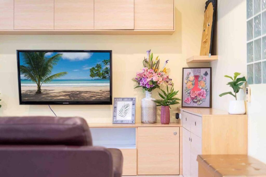 Holiday home Spacious 4 Bedroom Vacation Rooftop Views *
