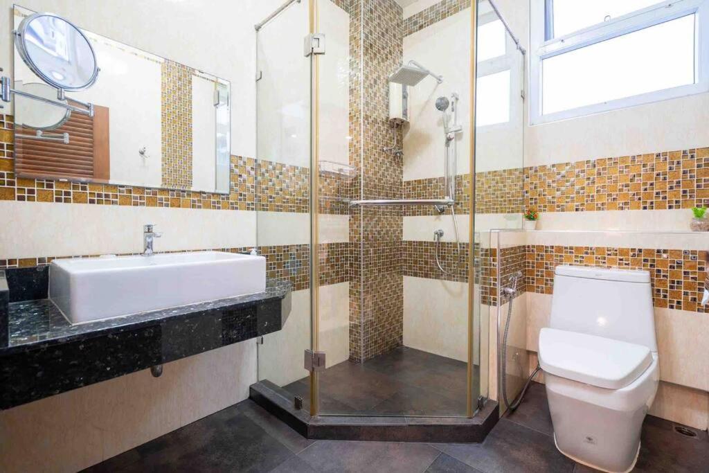 Holiday home Spacious 4 Bedroom Vacation Rooftop Views